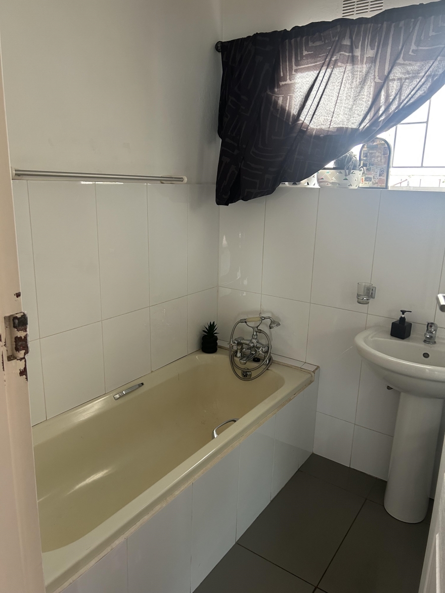 7 Bedroom Property for Sale in Uitsig Western Cape